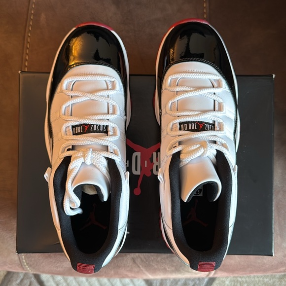 Air Jordan 11 Retro Low - Picture 4 of 8